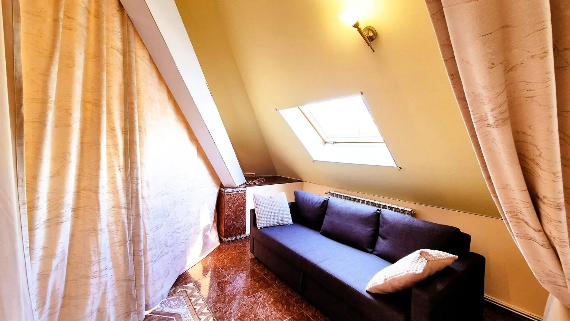 Central Skylight Suites - The Breakroom Bucareste